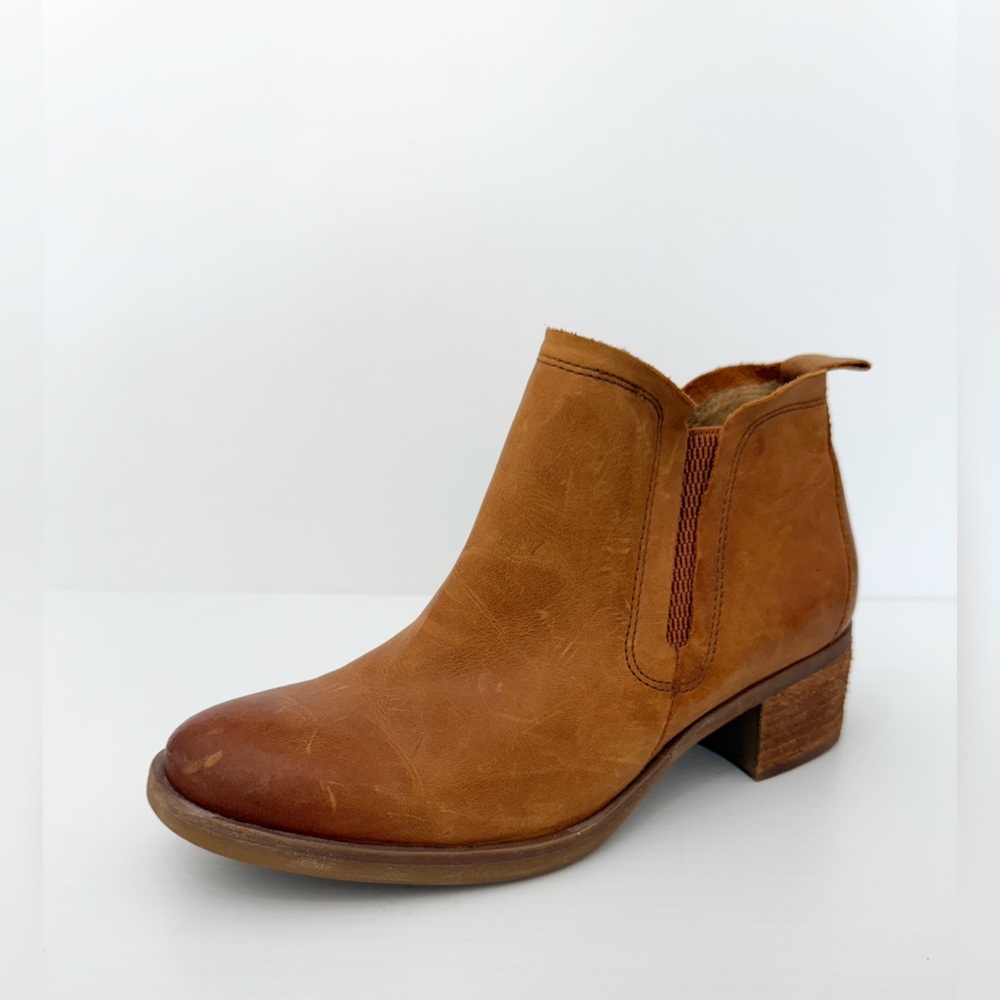 Korks TASHA Tan Brown Distressed Leather Ankle Bootie - 7